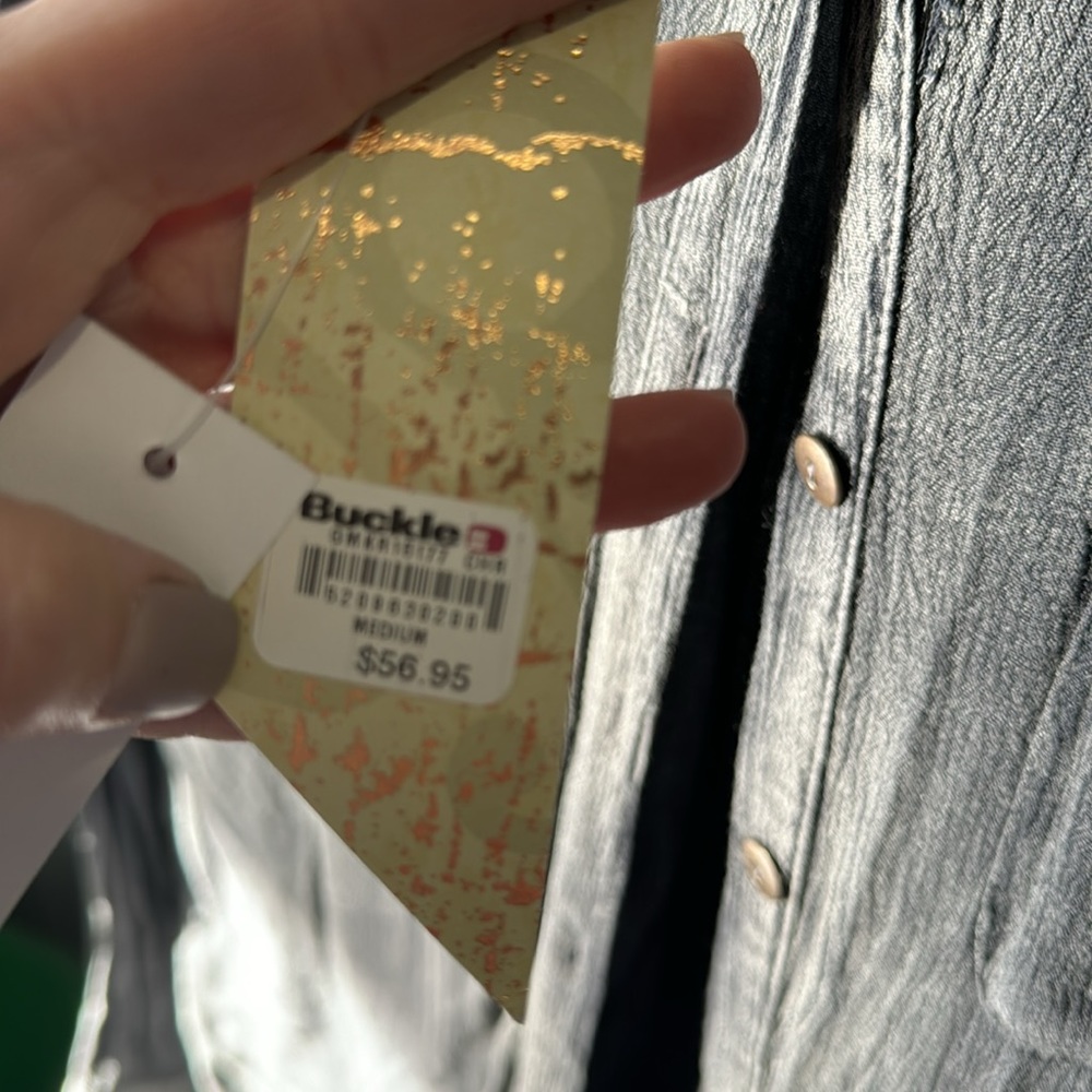 New button up blouse from buck - Picture 5 of 5